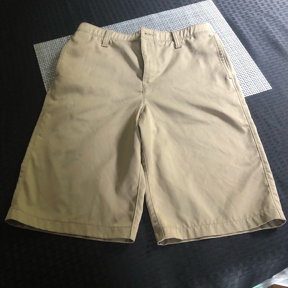 Under Armor Khaki shorts